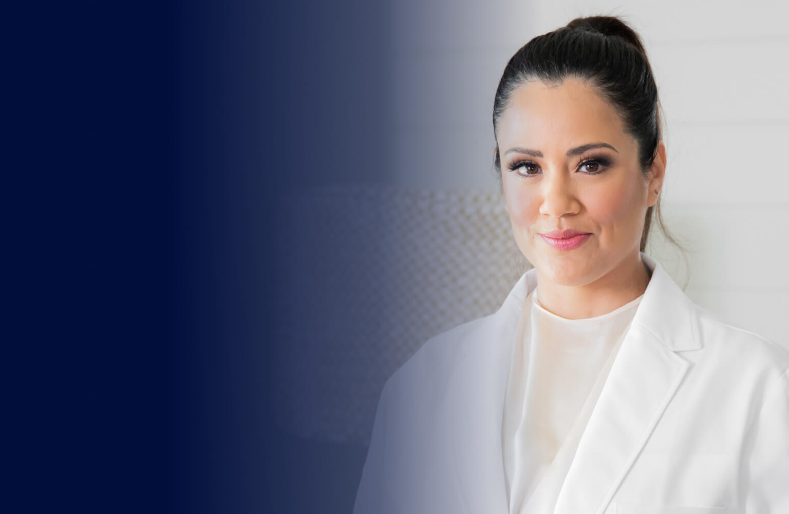 Dr Claudia